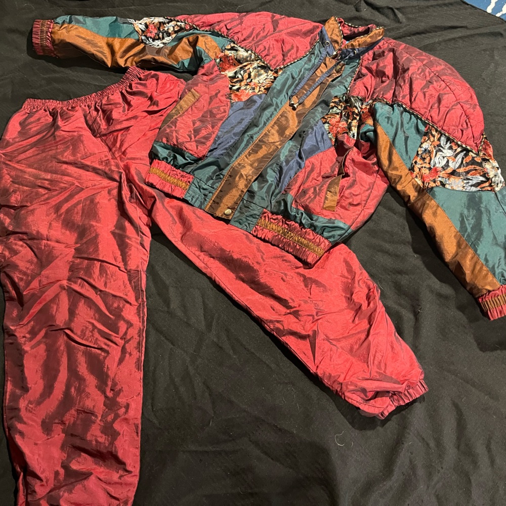 On your mark vintage sweatsuit set. Small. GUC
